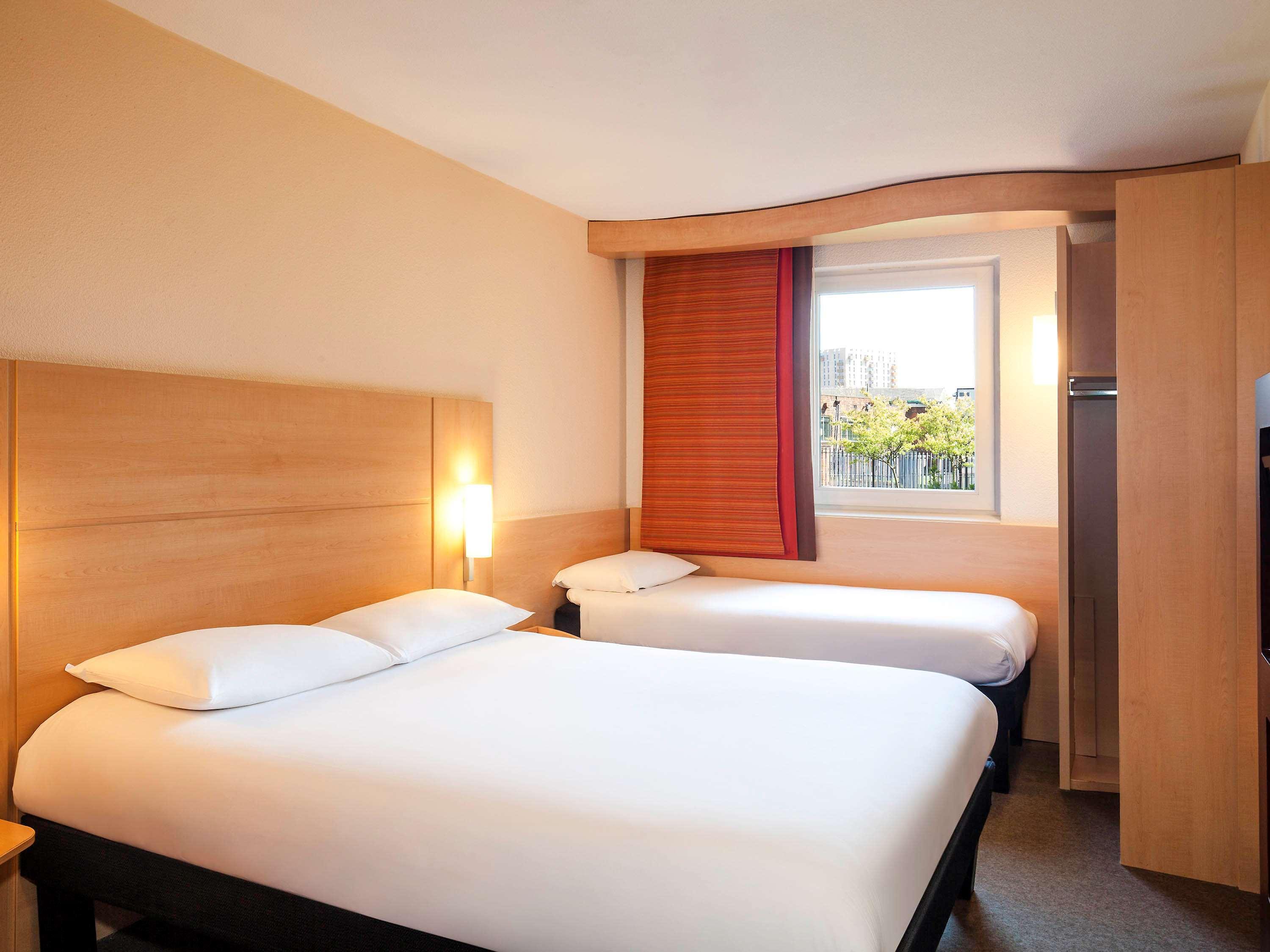 Hotel Ibis Milano Centro Esterno foto