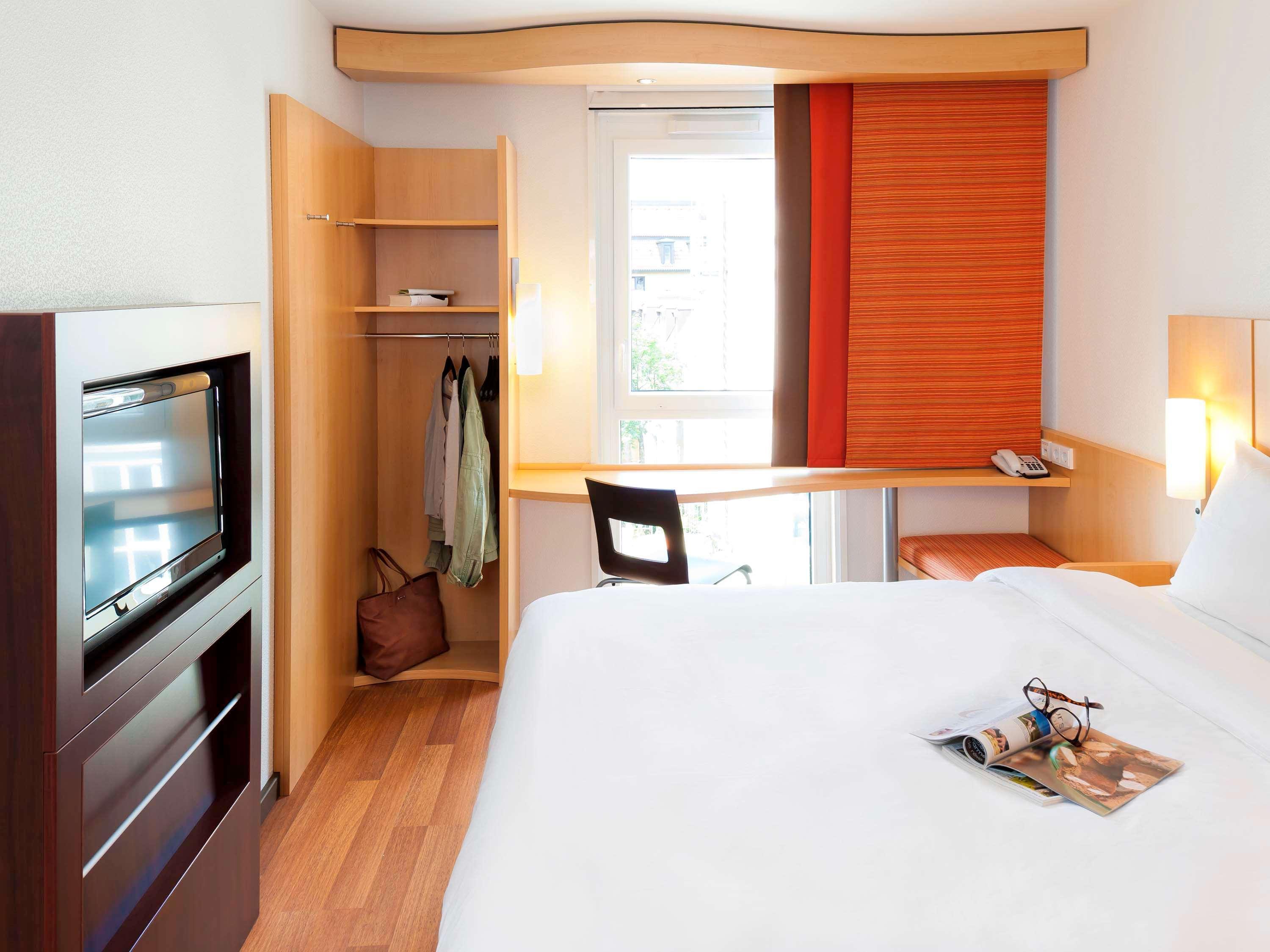 Hotel Ibis Milano Centro Esterno foto