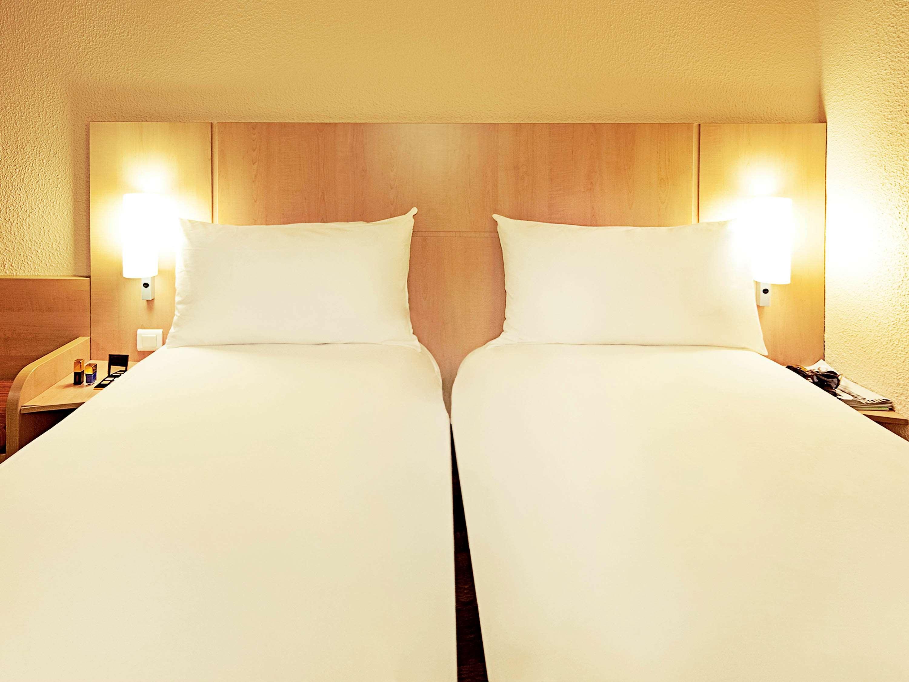 Hotel Ibis Milano Centro Esterno foto