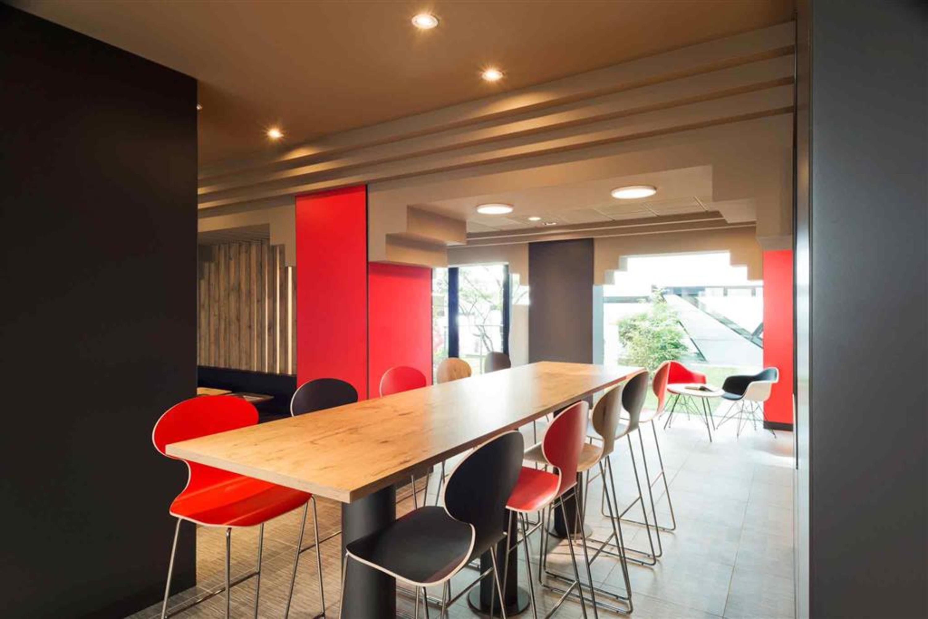 Hotel Ibis Milano Centro Esterno foto