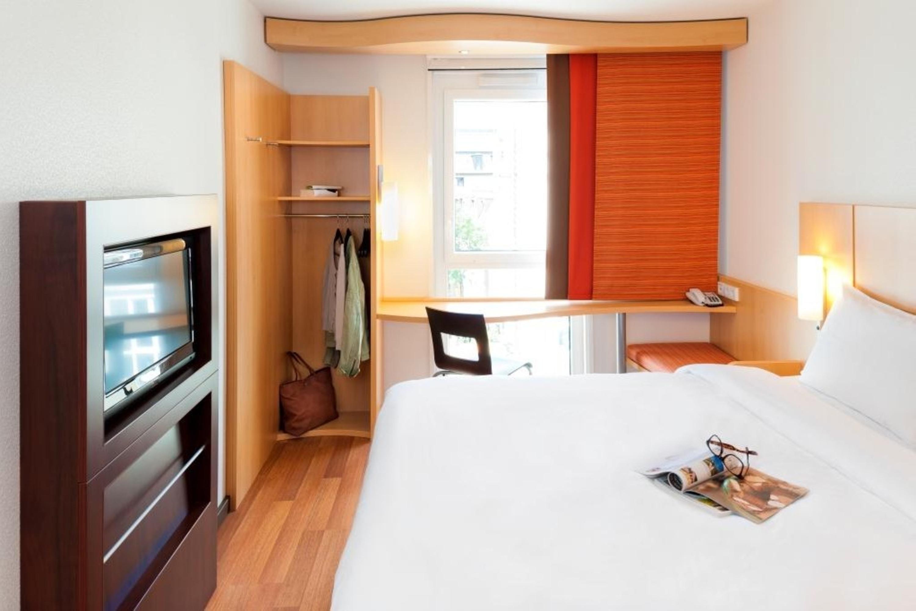 Hotel Ibis Milano Centro Esterno foto