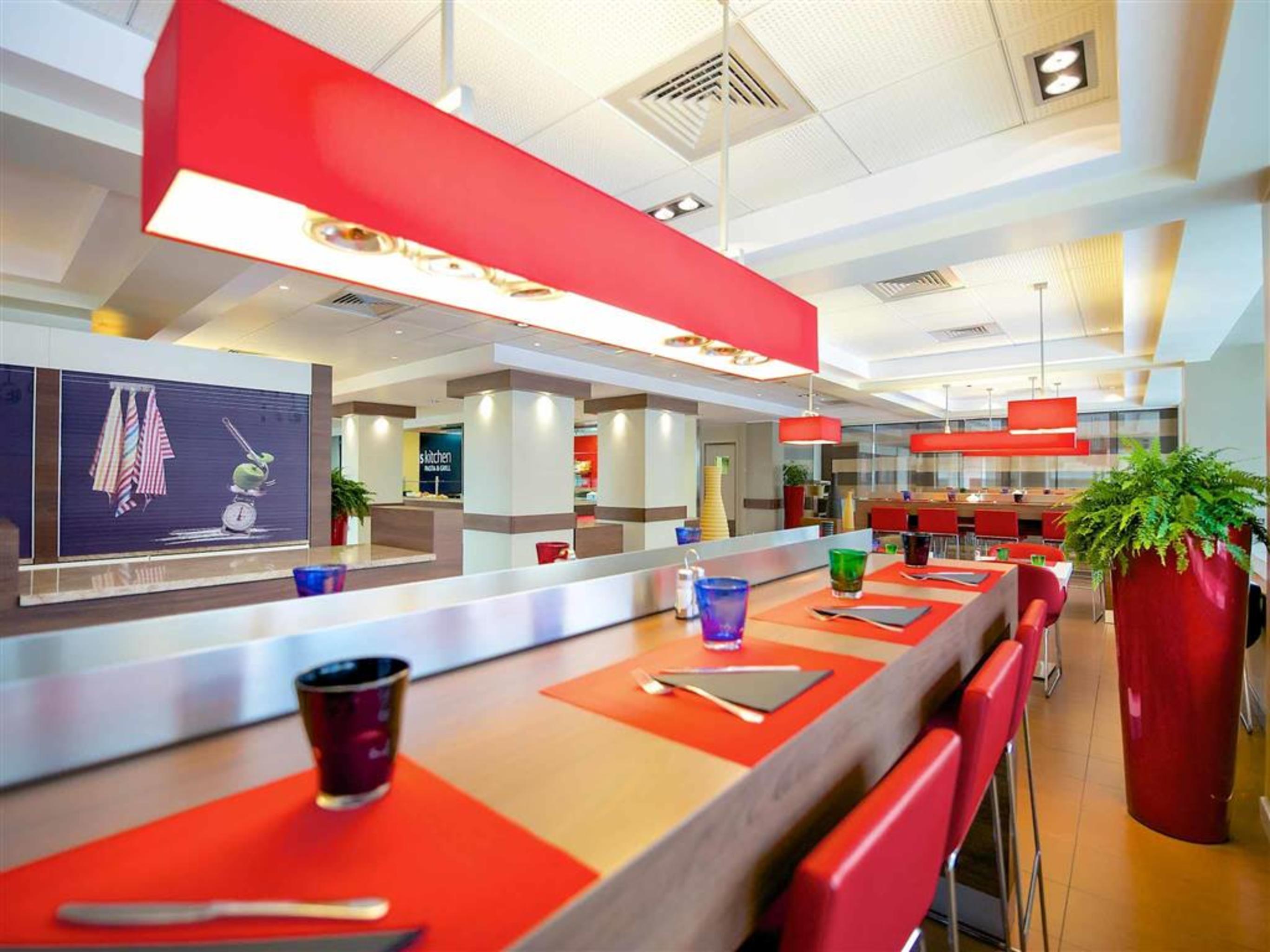 Hotel Ibis Milano Centro Esterno foto