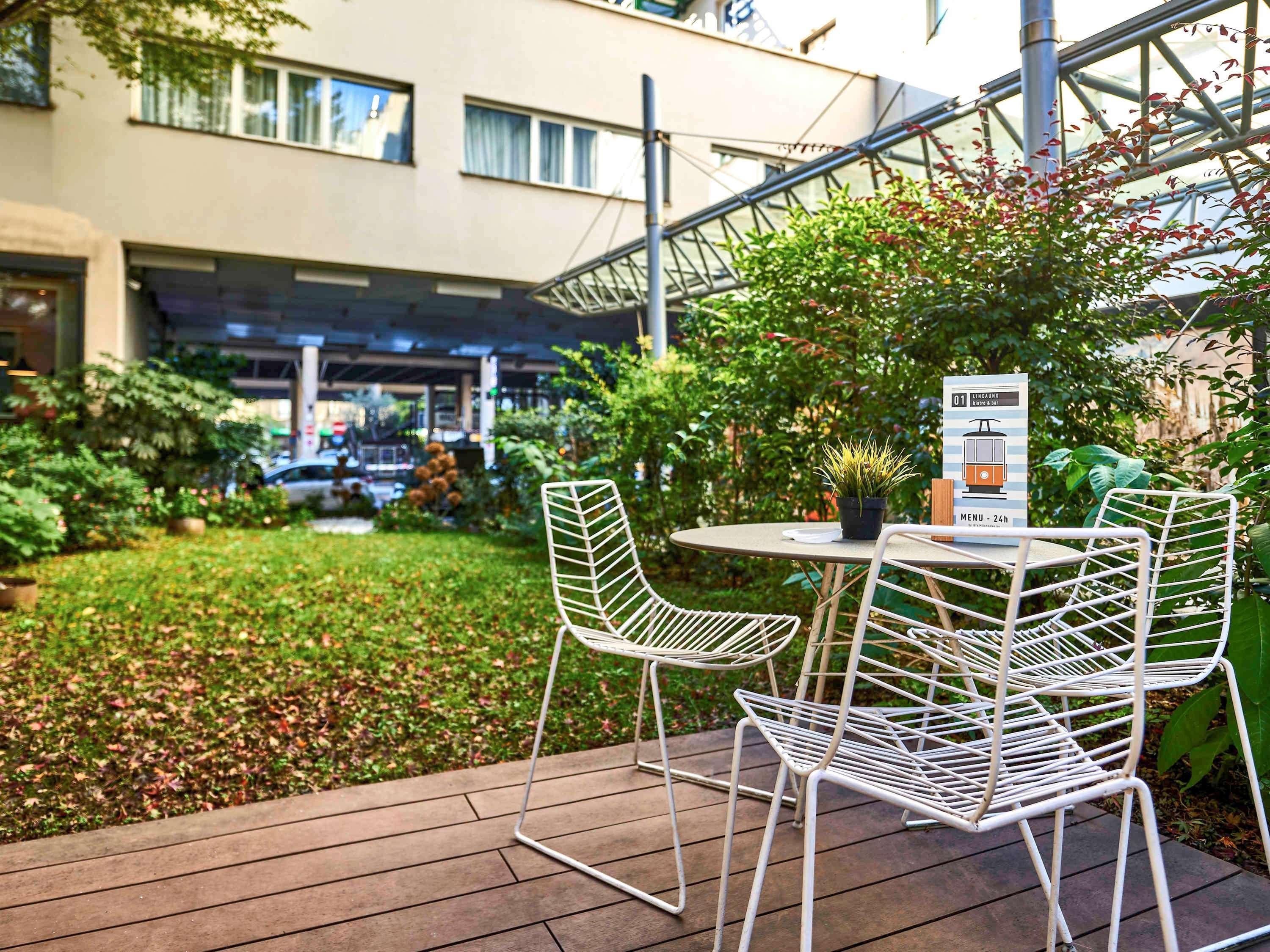 Hotel Ibis Milano Centro Esterno foto