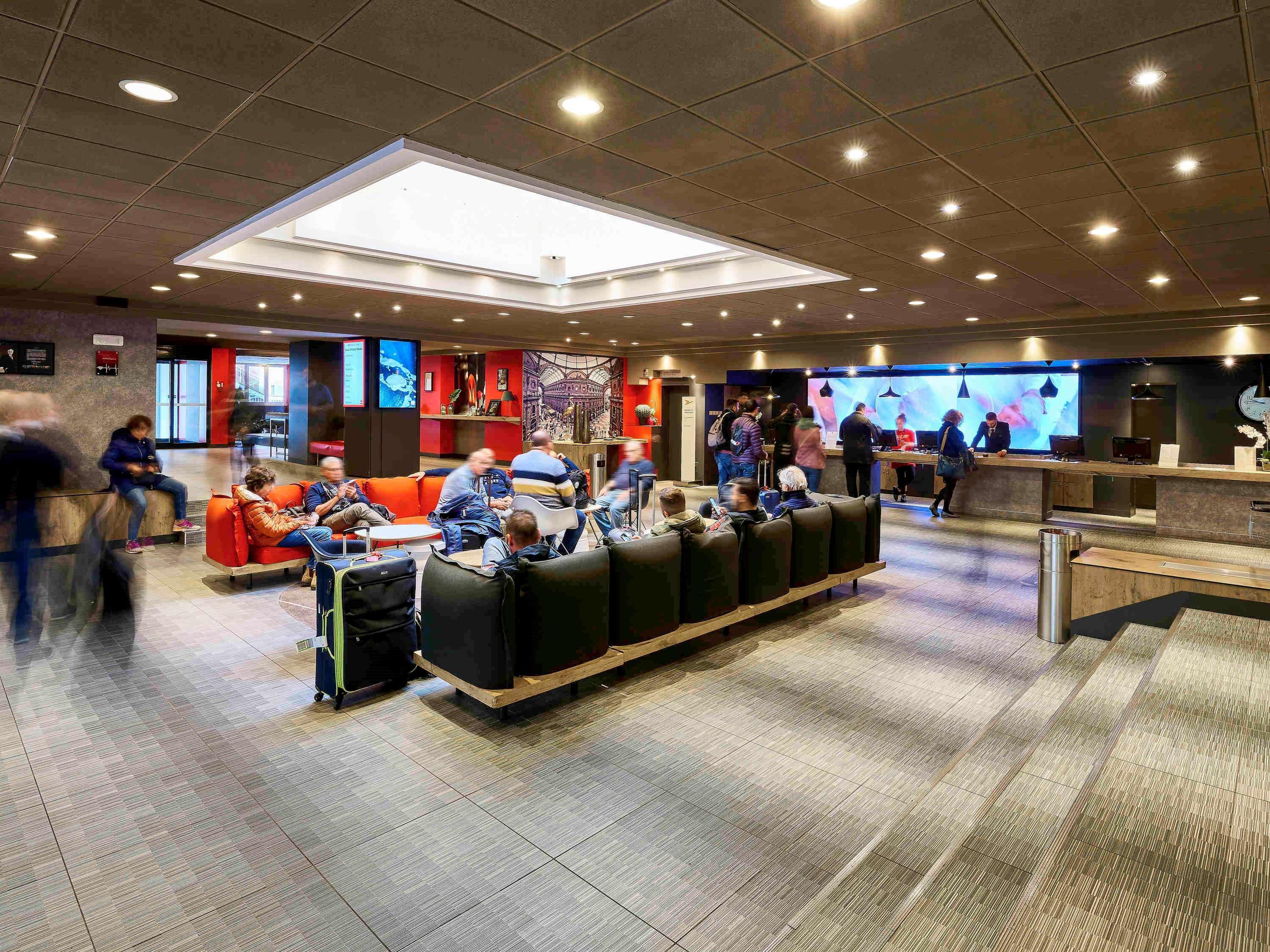 Hotel Ibis Milano Centro Esterno foto