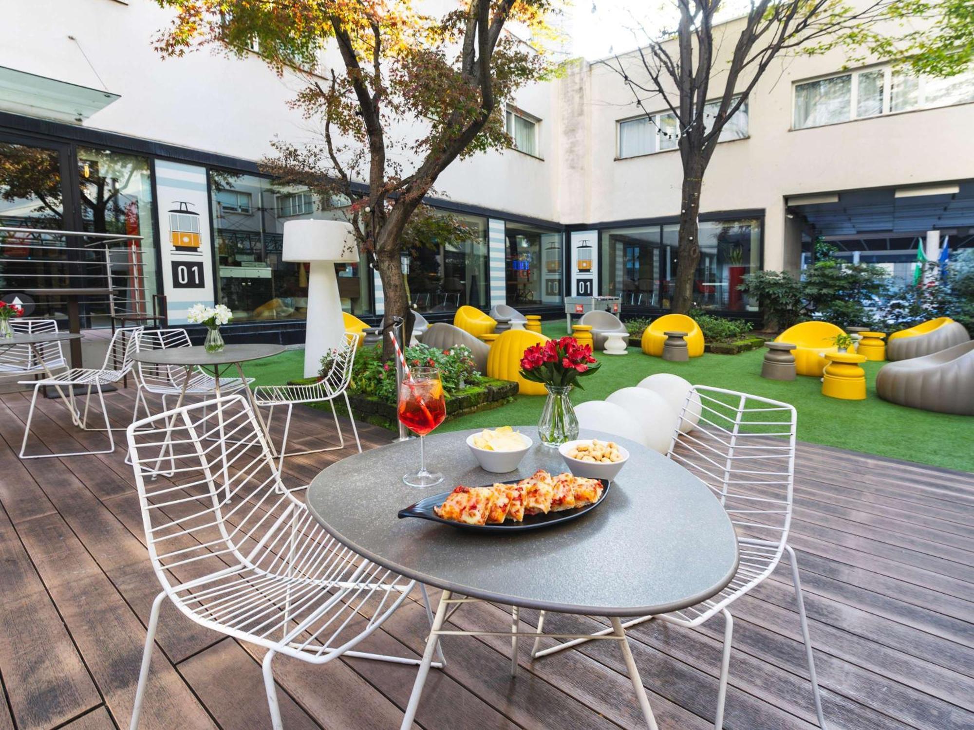 Hotel Ibis Milano Centro Esterno foto