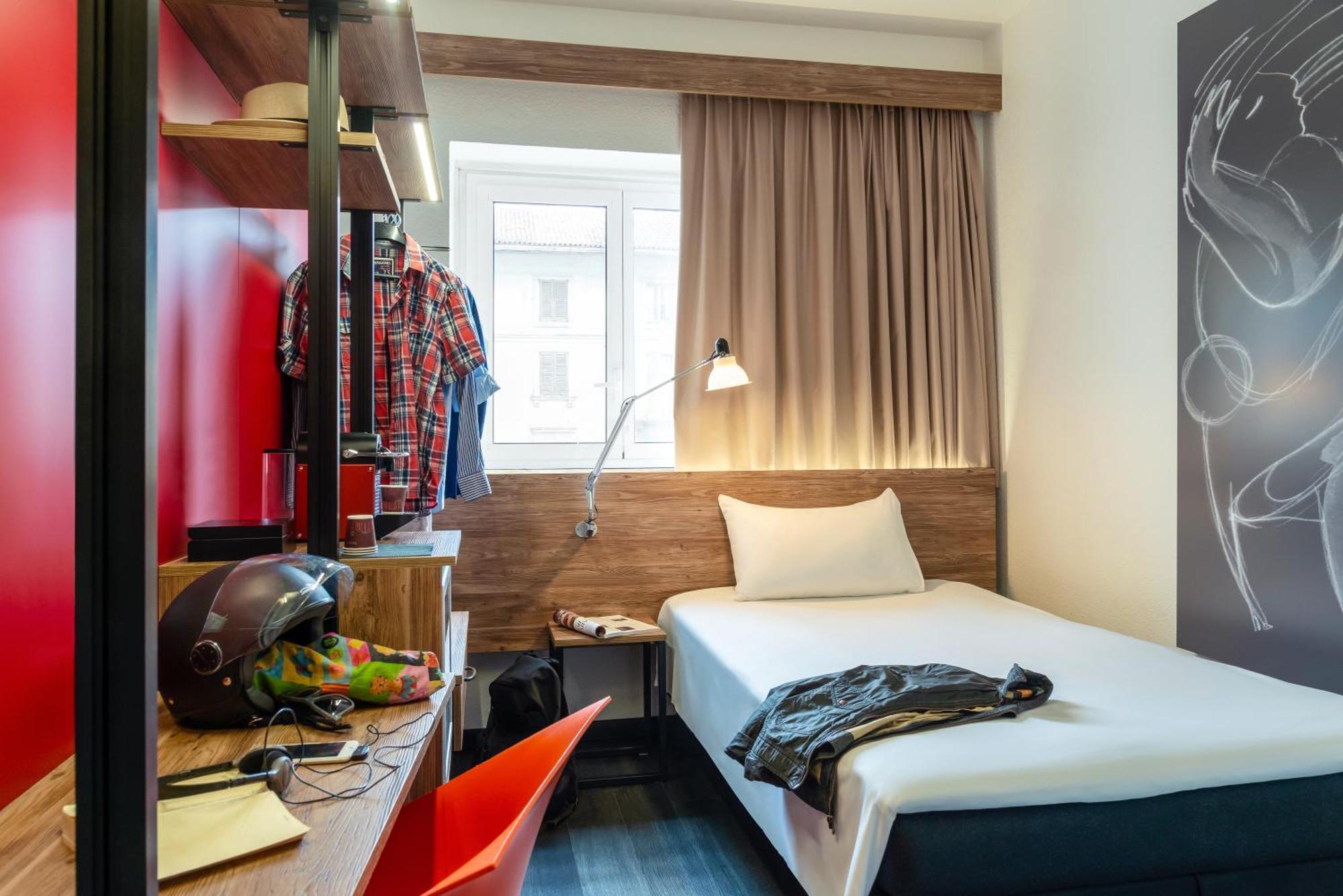 Hotel Ibis Milano Centro Esterno foto