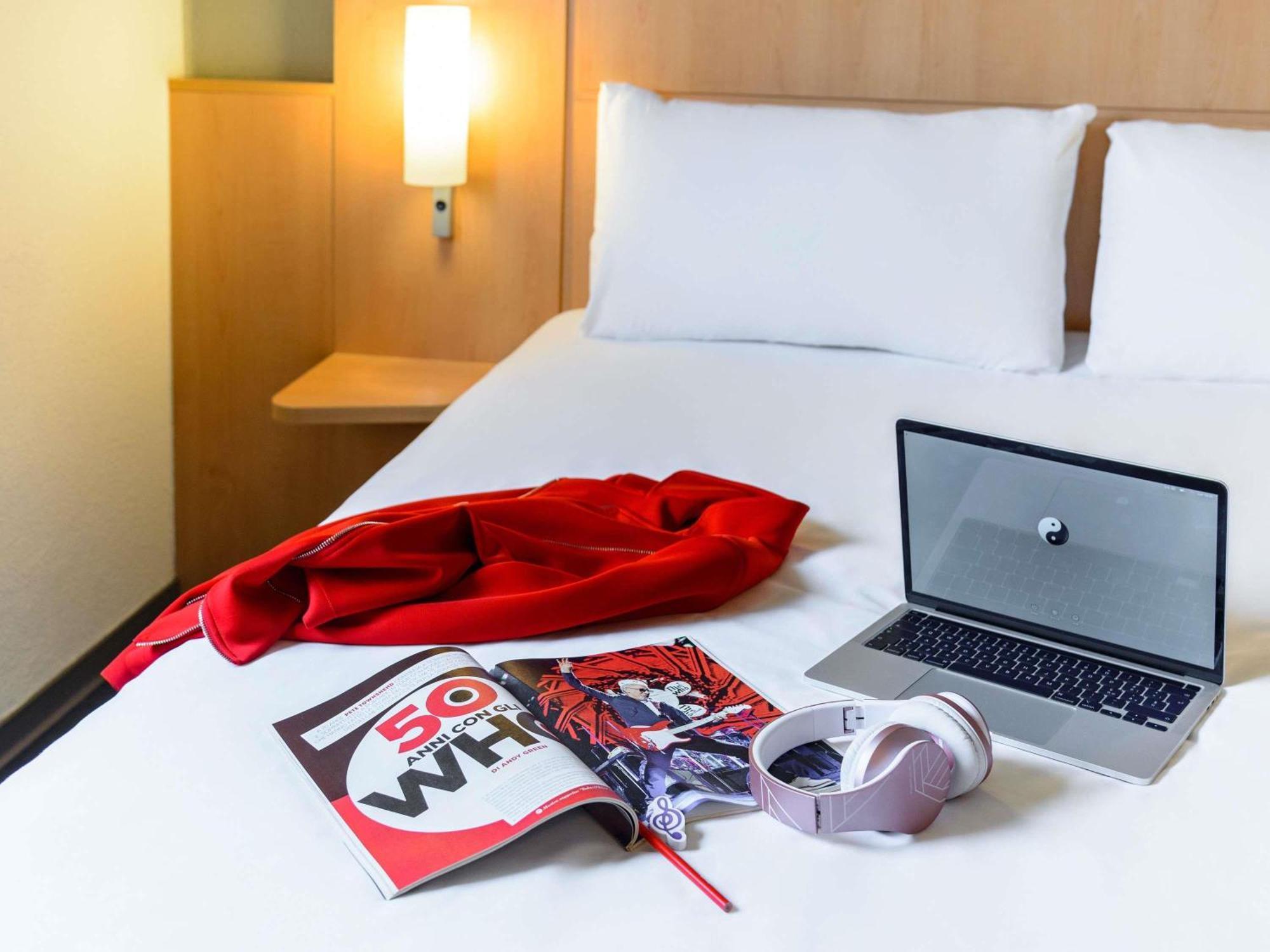Hotel Ibis Milano Centro Esterno foto