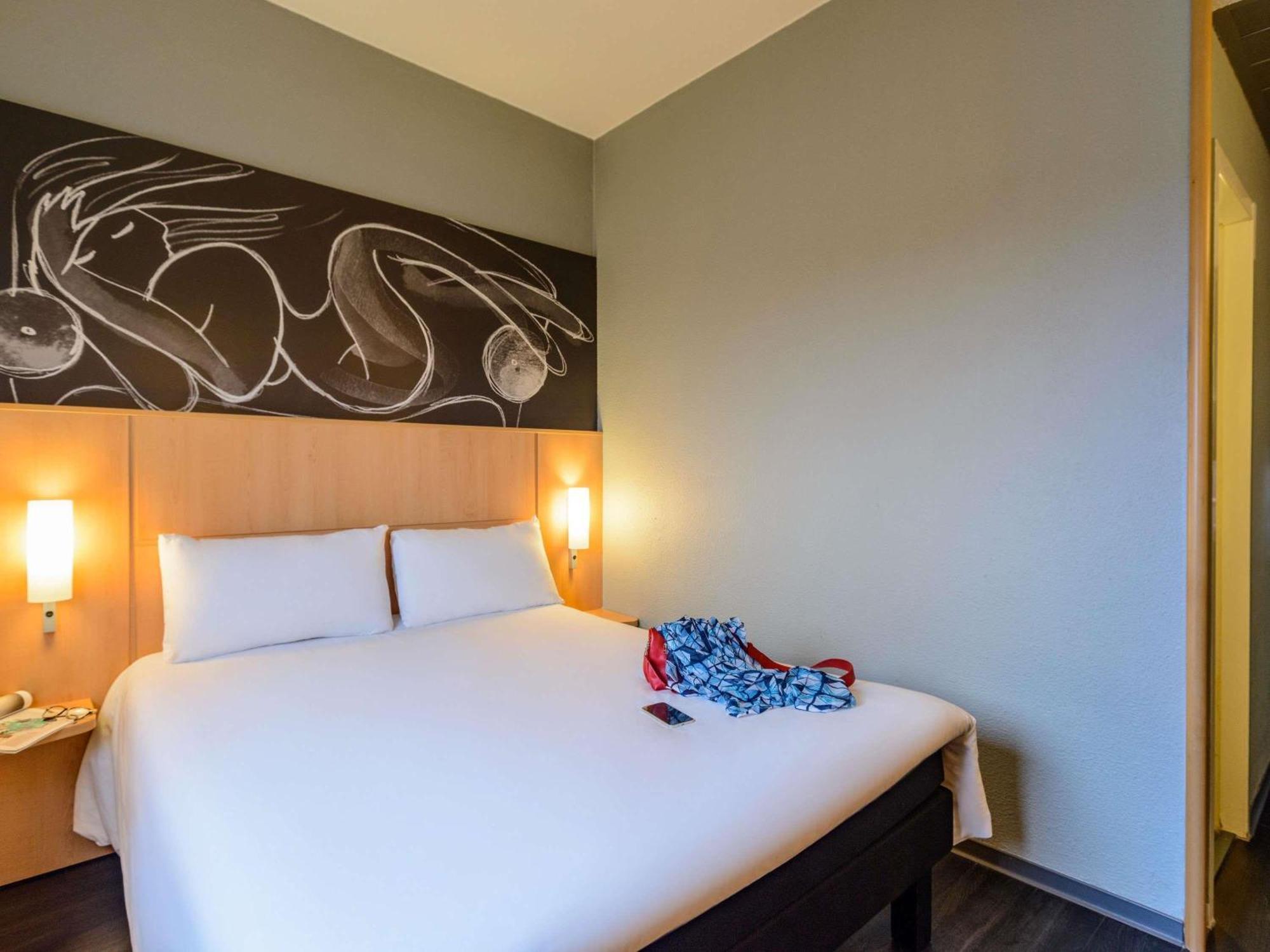 Hotel Ibis Milano Centro Esterno foto