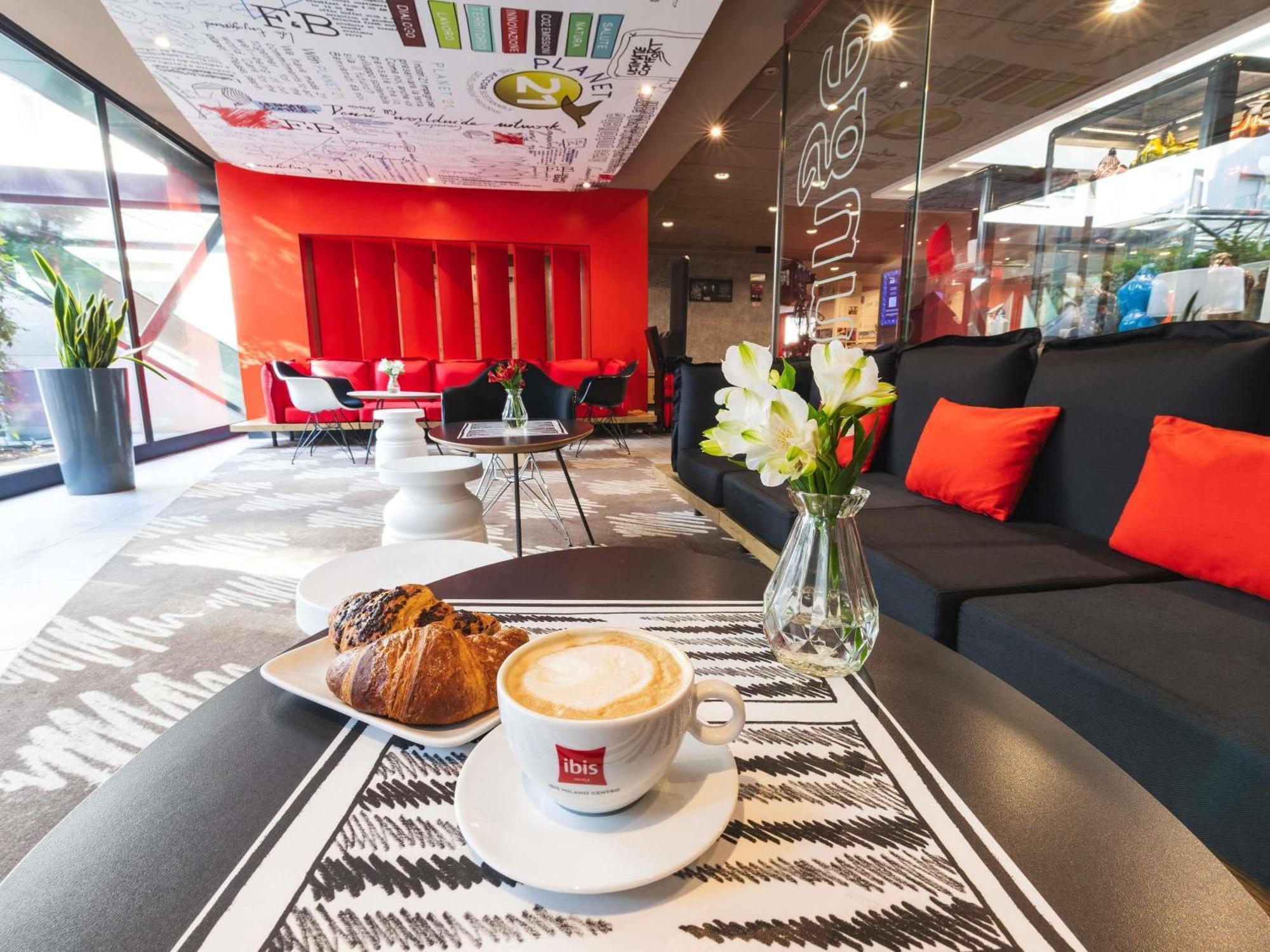 Hotel Ibis Milano Centro Esterno foto