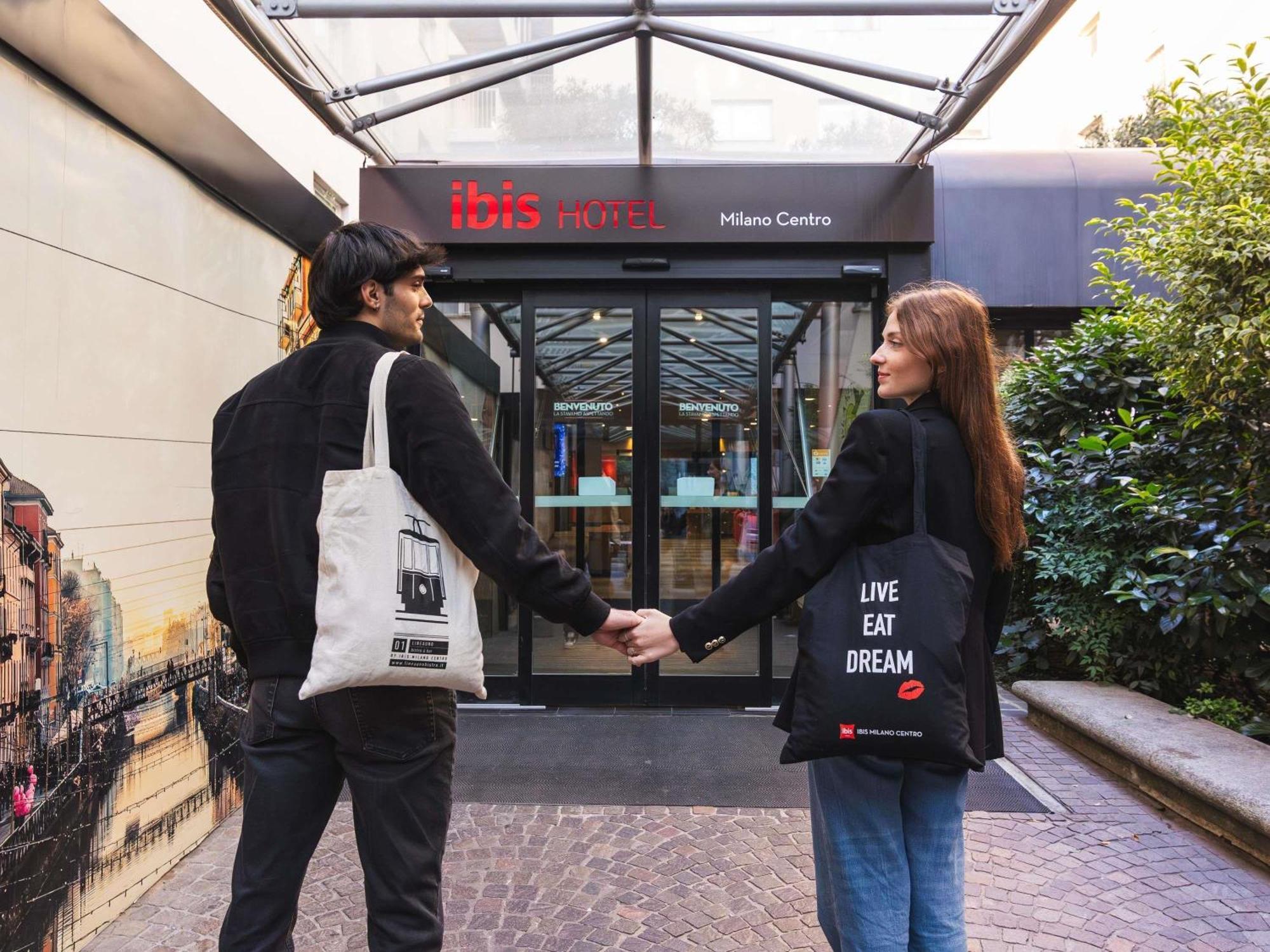 Hotel Ibis Milano Centro Esterno foto