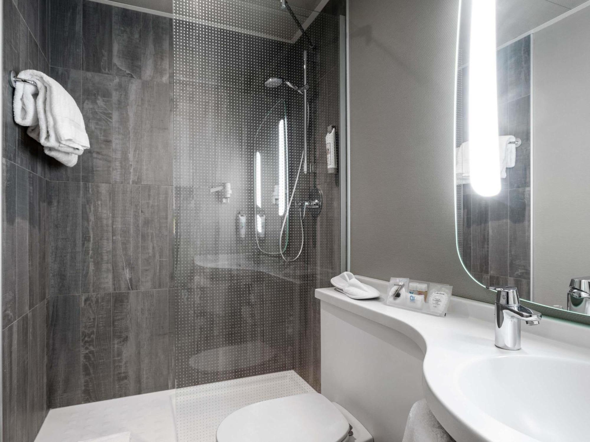 Hotel Ibis Milano Centro Esterno foto